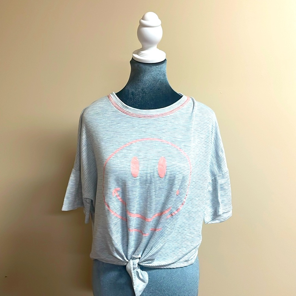 Vintage Havana Small Smiley Face T-shirt